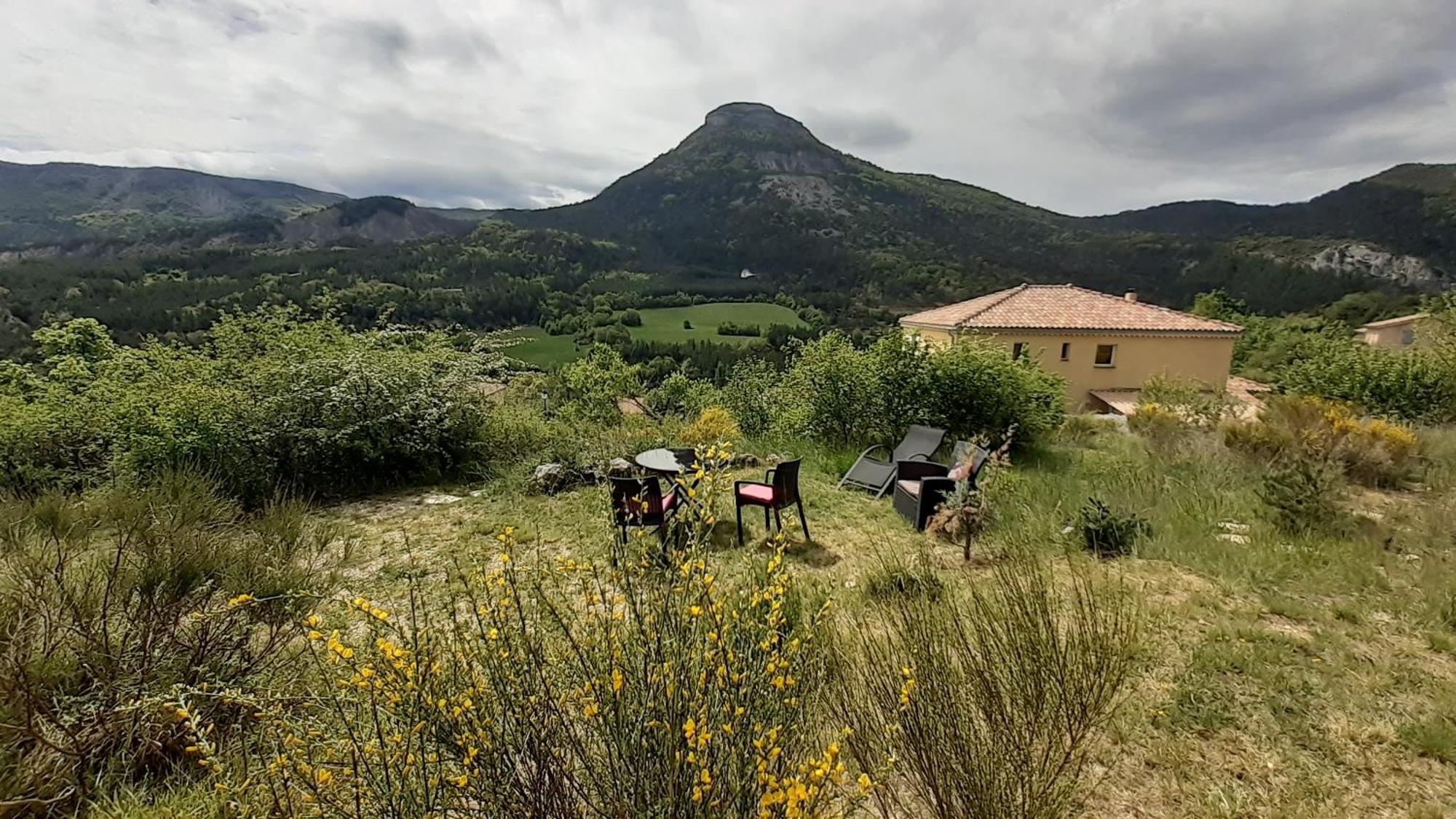 Les Terrasses Du Paradis Orpierre Exteriör bild